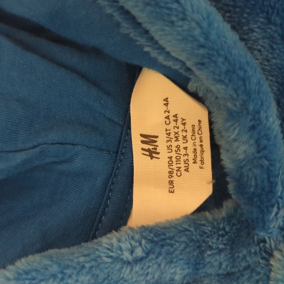 NWOT Sonic the Hedgehog Sweater - Picture 2 of 4